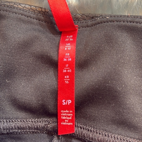 Spanx Faux Leather Pebbled High Waisted Black Leggings sz S - Picture 9 of 10